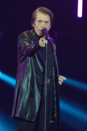 January 9, 2022, Madrid, Spain: Miguel Rafael Martos Sanchez, better known as Raphael performs at the solidarity concert Music with La Palma: Stronger than the volcano at Wizink Center, in Madrid. Madrid Spain - ZUMAs197 20220109_zaa_s197_075 Copyright: xAtilanoxGarciax
