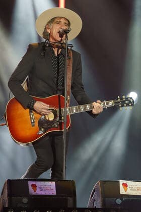 January 9, 2022, Madrid, Spain: Mikel Erentxun performs at the solidarity concert Music with La Palma: Stronger than the volcano at Wizink Center, in Madrid. Madrid Spain - ZUMAs197 20220109_zaa_s197_100 Copyright: xAtilanoxGarciax