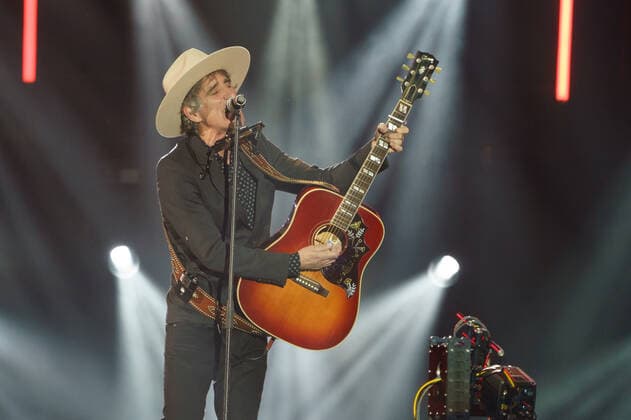 January 9, 2022, Madrid, Spain: Mikel Erentxun performs at the solidarity concert Music with La Palma: Stronger than the volcano at Wizink Center, in Madrid. Madrid Spain - ZUMAs197 20220109_zaa_s197_101 Copyright: xAtilanoxGarciax