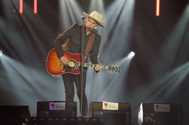 January 9, 2022, Madrid, Spain: Mikel Erentxun performs at the solidarity concert Music with La Palma: Stronger than the volcano at Wizink Center, in Madrid. Madrid Spain - ZUMAs197 20220109_zaa_s197_102 Copyright: xAtilanoxGarciax