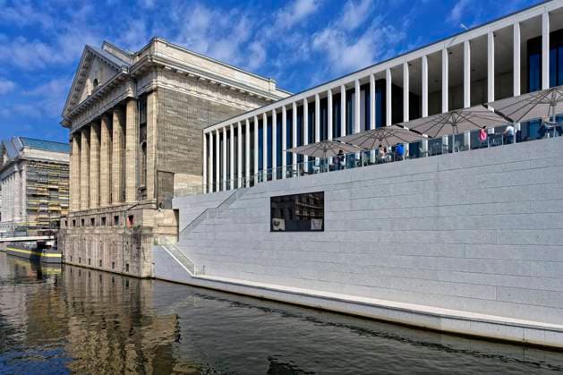  Pergamonmuseum und James-Simon-Galerie, Museumsinsel, Berlin Mitte, Berlin, Deutschland, Europa *** Pergamon Museum and James Simon Gallery, Museum Island, Berlin Mitte, Berlin, Germany, Europe Copyright: imageBROKER/G&MxTherin-Weise ibxgab07216011.jpg