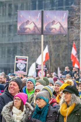 09.01.2022 Demonstration am Landhausplatz und weiter durch die Innenstadt von Innsbruck, Tirol, Österreich Demonstration für die Impffreiheit Demo gegen Corona, Coronavirus, Covid-19 Maßnahmen: Impfpflicht, Impfzwang, Impfen, Lockdown Motto der Demonstration von Team Tirol: Für unsere Freiheit FPÖ und MFG ebenfalls dabei