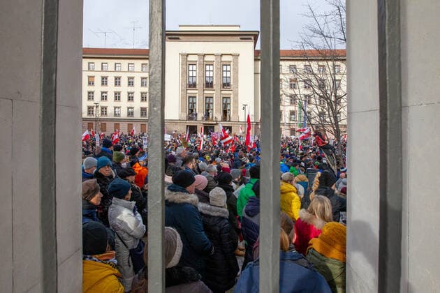 09.01.2022 Demonstration am Landhausplatz und weiter durch die Innenstadt von Innsbruck, Tirol, Österreich Demonstration für die Impffreiheit Demo gegen Corona, Coronavirus, Covid-19 Maßnahmen: Impfpflicht, Impfzwang, Impfen, Lockdown Motto der Demonstration von Team Tirol: Für unsere Freiheit FPÖ und MFG ebenfalls dabei Bild: Landhausplatz, Landhaus