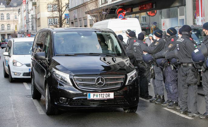 09.01.2022 Demonstration am Landhausplatz und weiter durch die Innenstadt von Innsbruck, Tirol, Österreich Demonstration für die Impffreiheit Demo gegen Corona, Coronavirus, Covid-19 Maßnahmen: Impfpflicht, Impfzwang, Impfen, Lockdown Motto der Demonstration von Team Tirol: Für unsere Freiheit FPÖ und MFG ebenfalls dabei Bild: Herbert Kickl (FPÖ Klubobmann, Parteiobmann, Parteichef)