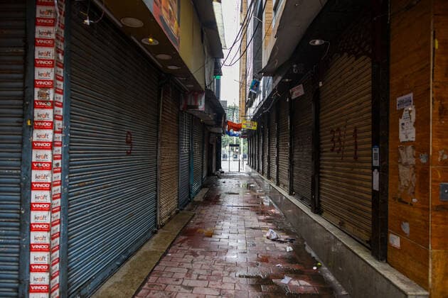 NEW DELHI, INDIA JANUARY 9: A deserted view of Lajpat Nagar market during the weekend curfew imposed by the Delhi government in wake of rising Covid-19 cases, on January 9 2022 in New Delhi, India. (Photo by Amal KS Hindustan Times ) Delhi Imposes Weekend Curfew To Curb Covid-19 Spread