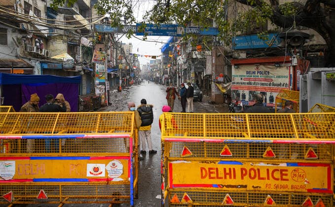NEW DELHI, INDIA JANUARY 9: Police barricades placed at Sadar bazar market during the weekend curfew imposed by the Delhi government in wake of rising Covid-19 cases, on January 9 2022 in New Delhi, India. (Photo by Amal KS Hindustan Times ) Delhi Imposes Weekend Curfew To Curb Covid-19 Spread