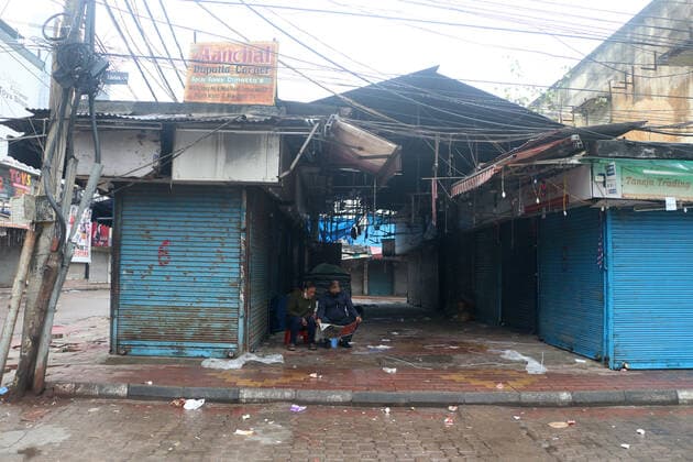 NEW DELHI, INDIA ? JANUARY 9: Deserted view at Lajpat Nagar market on the day of weekend lockdown announced by delhi government due to Covid-19 cases increasing in third wave, on January 9 2022 in New Delhi, India. (Photo by Salman Ali Hindustan Times ) Delhi Imposes Weekend Curfew To Curb Covid-19 Spread