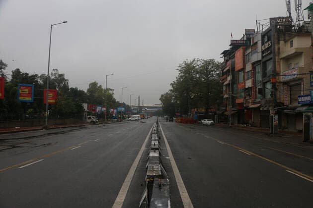 NEW DELHI, INDIA ? JANUARY 9: Deserted view at Lajpat Nagar market on the day of weekend lockdown announced by delhi government due to Covid-19 cases increasing in third wave, on January 9 2022 in New Delhi, India. (Photo by Salman Ali Hindustan Times ) Delhi Imposes Weekend Curfew To Curb Covid-19 Spread