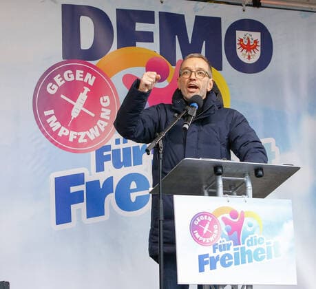 09.01.2022 Demonstration am Landhausplatz und weiter durch die Innenstadt von Innsbruck, Tirol, Österreich Demonstration für die Impffreiheit Demo gegen Corona, Coronavirus, Covid-19 Maßnahmen: Impfpflicht, Impfzwang, Impfen, Lockdown Motto der Demonstration von Team Tirol: Für unsere Freiheit FPÖ und MFG ebenfalls dabei Bild: Herbert Kickl (FPÖ Klubobmann, Parteiobmann, Parteichef)