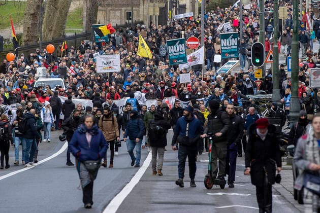 09.01.2022 , Brüssel , Belgien , Tausende demonstrieren gegen die Coronamassnahmen der Regierung in Belgien und gegen die Impfpflicht , leichte Ausschreitungen nach Ende der Demonstration.