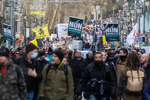 09.01.2022 , Brüssel , Belgien , Tausende demonstrieren gegen die Coronamassnahmen der Regierung in Belgien und gegen die Impfpflicht , leichte Ausschreitungen nach Ende der Demonstration.