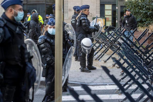 09.01.2022 , Brüssel , Belgien , Tausende demonstrieren gegen die Coronamassnahmen der Regierung in Belgien und gegen die Impfpflicht , leichte Ausschreitungen nach Ende der Demonstration.