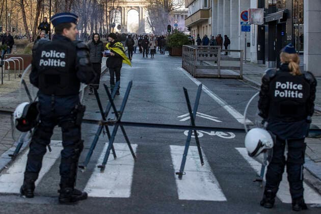 09.01.2022 , Brüssel , Belgien , Tausende demonstrieren gegen die Coronamassnahmen der Regierung in Belgien und gegen die Impfpflicht , leichte Ausschreitungen nach Ende der Demonstration.