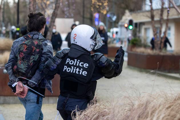 09.01.2022 , Brüssel , Belgien , Tausende demonstrieren gegen die Coronamassnahmen der Regierung in Belgien und gegen die Impfpflicht , leichte Ausschreitungen nach Ende der Demonstration.