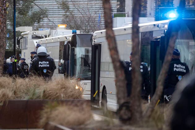09.01.2022 , Brüssel , Belgien , Tausende demonstrieren gegen die Coronamassnahmen der Regierung in Belgien und gegen die Impfpflicht , leichte Ausschreitungen nach Ende der Demonstration.