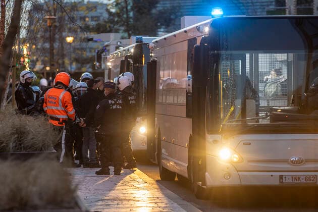 09.01.2022 , Brüssel , Belgien , Tausende demonstrieren gegen die Coronamassnahmen der Regierung in Belgien und gegen die Impfpflicht , leichte Ausschreitungen nach Ende der Demonstration.