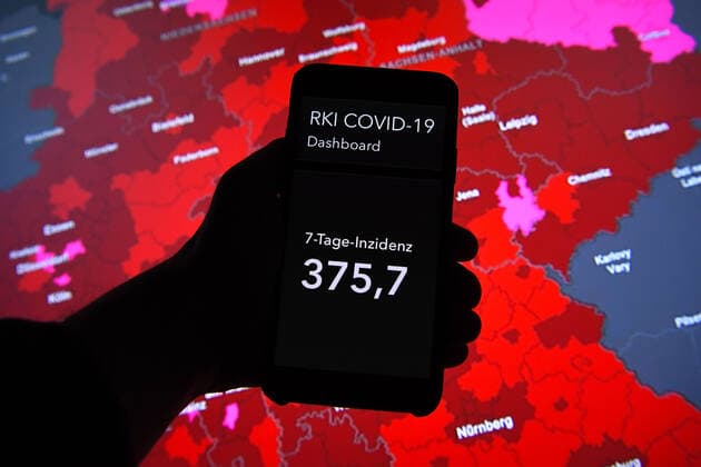 Coronavirus in Deutschland - Covid-19-Dashboard des Robert Koch-Institut 10.01.2022, Robert Koch-Institut: 7-Tage-Inzidenz 375,7. 7-Tage-Fallzahl 312.423. COVID-19-Fälle 7.535.691. Zugang um 25.255 gegenüber dem Vortag. COVID-19-Todesfälle 114.029. Zugang um 52sy gegenüber dem Vortag.