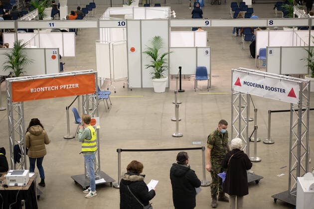 Booster Vaccination Against COVID In The Netherlands The entrance for the vaccination booths with BIONTECH PFIZER and MODERNA BOOSTER banners. Vaccination center in Eindhoven with 20 lanes and the capacity of 7500 vaccines per day. The jabs are administered by GGD healthcare workers as a booster shot to protect from Covid-19. The third-dose booster is available for all in the Netherlands. The country is in a lockdown as the nation battles the outbreak of the new Omicron variant, sars-cov-2 coronavirus mutation of the pandemic. Eindhoven, The Netherlands on January 7, 2022 Eindhoven Netherlands  Copyright: xNicolasxEconomoux originalFilename: economou-notitle220109_npgqU.jpg