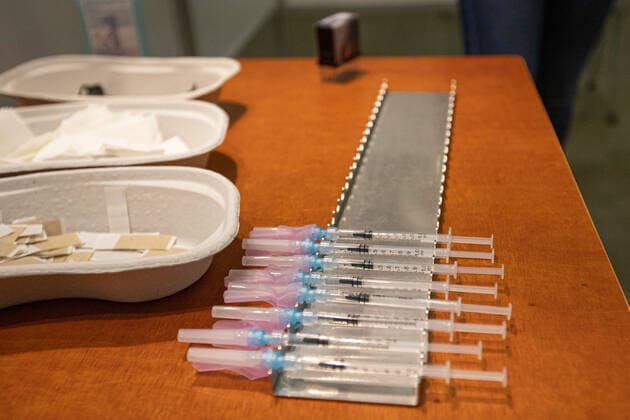 Booster Vaccination Against COVID In The Netherlands Closeup of the syringes with shot. Vaccination center in Eindhoven with 20 lanes and the capacity of 7500 vaccines per day. The jabs are administered by GGD healthcare workers as a booster shot to protect from Covid-19. The third-dose booster is available for all in the Netherlands. The country is in a lockdown as the nation battles the outbreak of the new Omicron variant, sars-cov-2 coronavirus mutation of the pandemic. Eindhoven, The Netherlands on January 7, 2022 Eindhoven Netherlands  Copyright: xNicolasxEconomoux originalFilename: economou-notitle220109_nplZ0.jpg