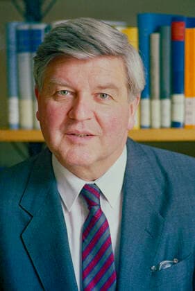 Prof. Dr. Hans Maier, 1986 DEU, Deutschland, 1986, Prof. Dr. Hans Maier, geb. 1931, Portraet, Portrait, Politikwissenschaftler, Politiker, damals bayerischer Kultusminister (1970-1986), Bayern, Geschichte, 1980er, 80er, Jahre, Achtziger Jahre, historisch, *** Prof Dr Hans Maier, 1986 DEU, Germany, 1986, Prof Dr Hans Maier, born 1931, portrait, political scientist, politician, then Bavarian Minister of Education 1970 1986 , Bavaria, history, 1980s, 80s, years, eighties, historical,