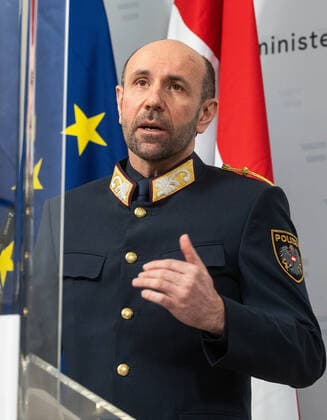 20220110 Press conference of the Minister of the Interior on controls of COVID measures VIENNA, AUSTRIA - JANUARY 10: Director-General for Public Safety Franz Franz Ruf at a press conference on the controls of COVID measures and their intensification at Ministry of the Interior on January 10, 2022 in Vienna, Austria. WIEN, OESTERREICH - 10. JAENNER: Generaldirektor fuer die oeffentliche Sicherheit Franz Ruf bei einer Pressekonferenz zu den Kontrollen der COVID-Maßnahmen und deren Intensivierung im Innenministerium am 10. Jaenner 2022 in Wien, Oesterreich. 220110_SEPA_32_008 Copyright: xMartinxJuenx SEPAxMedia