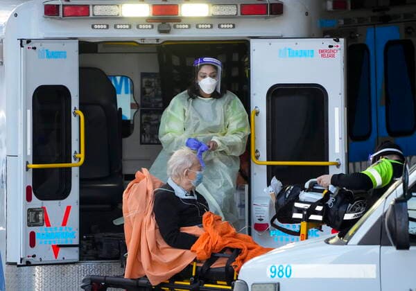 January 10, 2022, TORONTO, ON, CANADA: Paramedics transfer a patient out of their ambulance to the emergency department at Michael Garron Hospital during the COVID-19 pandemic in Toronto on Monday, January 10, 2022. Ambulances have been in short supply in some regions through out the province of Ontario. TORONTO CANADA  - ZUMAc35_ 20220110_zaf_c35_017 Copyright: xNathanxDenettex