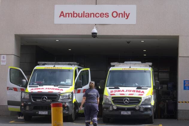 VICTORIA CORONAVIRUS COVID19, Paramedics are seen tending to their ambulance outside St. Vincent hospital in Melbourne, Tuesday, January 11, 2022. Demand for ambulances in Melbourne is extremely high with people warned to brace for delays, as COVID-19 hospital admissions continue to rise. ( NO ARCHIVING, EDITORIAL USE ONLY, NO USE IN BOOKS WITHOUT CONSENT MELBOURNE VIC AUSTRALIA  Copyright: xx 20220111001612447451