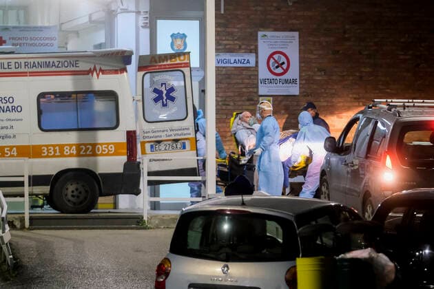 Italy: Cotugno hospital Naples Queues in front of the Cotugno hospital in Naples due to the lack of Covid beds: several emergency vehicles blocked this afternoon ABAP2068 Copyright: xAntonioxBalascox