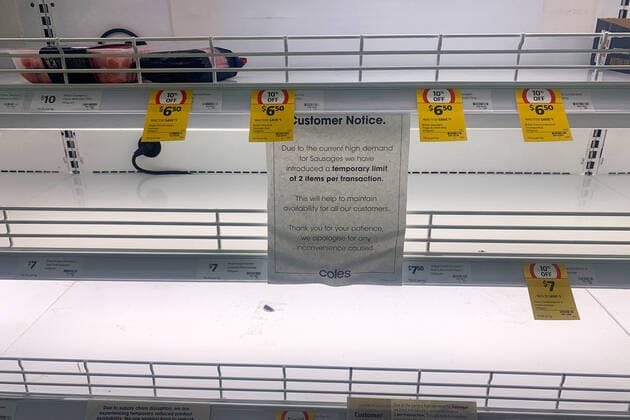 EMPTY SUPERMARKET SHELVES SYDNEY, Empty shelves of meat products are seen at a supermarket in Sydney, Wednesday, January 12, 2022. The recent spike in COVID-19 infections has caused major logistical disruptions, with staff members, truck drivers and distribution centre workers among those forced to stay at home with the virus or awaiting test results. ( NO ARCHIVING, EDITORIAL USE ONLY, NO USE IN BOOKS WITHOUT CONSENT SYDNEY NSW AUSTRALIA  Copyright: xBIANCAxDExMARCHIx 20220112001612704728
