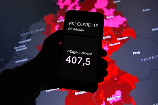 Coronavirus in Deutschland - Covid-19-Dashboard des Robert Koch-Institut 12.01.2022, Robert Koch-Institut: 7-Tage-Inzidenz 407,5. 7-Tage-Fallzahl 338.827. COVID-19-Fälle 7.661.811. Zugang um 80.430 gegenüber dem Vortag. COVID-19-Todesfälle 114.735. Zugang um 384 gegenüber dem Vortag.