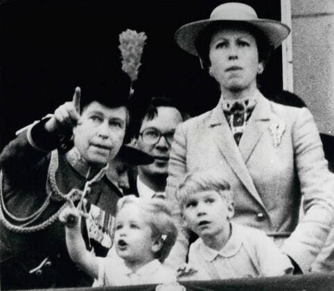 Jun. 06, 1980 - London, England, United Kingdom - QUEEN ELIZABETH II points out aircraft taking part in a flypast, to her grandson, Master PETER PHILLIPS, left foreground, and the EARL OF ULSTER, standing in front of PRINCESS ANNE, from the balcony of Buckingham Palace, following the annual Trooping the Colour ceremony, marking the Queen s official birthday. London UK - ZUMAk09_ 19800606_baf_k09_090 Copyright: xKeystonexPressxAgencyx