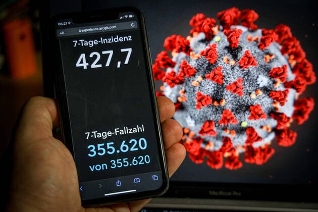 Coronavirus in Deutschland - Covid-19-Dashboard des Robert Koch-Institut 13.01.2022: Robert Koch-Institut: 7-Tage-Inzidenz 427,7. 7-Tage-Fallzahl 355.620. COVID-19-Fälle 7.743.228. Zugang um 81.417 gegenüber dem Vortag. COVID-19-Todesfälle 115.051. Zugang um 316 gegenüber dem Vortag.