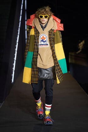 Bilder des Jahres 2022, Entertainment 01 Januar Entertainment Themen der Woche KW02 Entertainment Bilder des Tages Mailand Fashion Week - Dsquared2 Modenschau January 14, 2022, MILAN: This handout photo provided by Dsquared2 shows a model presenting a creation by Italian brand Dsquared2 during the Milan Fashion Week Men s, in Milan, Italy, 14 January 2022. The Fall-Winter 2020-21 men s collections are presented at the Milano Moda Uomo from 14 to 18 January..ANSA DSQUARED2 .+++ ANSA PROVIDES ACCESS TO THIS HANDOUT PHOTO TO BE USED SOLELY TO ILLUSTRATE NEWS REPORTING OR COMMENTARY ON THE FACTS OR EVENTS DEPICTED IN THIS IMAGE; NO ARCHIVING; NO LICENSING MILAN - ZUMAa110 20220114_zaf_a110_048 Copyright: xPressxOfficex