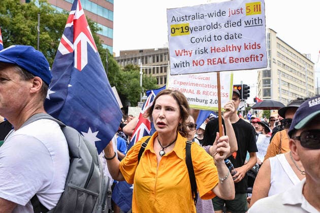 VOICES 4 THE KIDS RALLY, Protesters take part in a Voices 4 the Kids protest against vaccination policies at Prince Alfred Park in Sydney, Saturday, January 15, 2022. ( NO ARCHIVING, EDITORIAL USE ONLY, NO USE IN BOOKS WITHOUT CONSENT SYDNEY NSW AUSTRALIA  Copyright: xFLAVIOxBRANCALEONEx 20220115001613523857