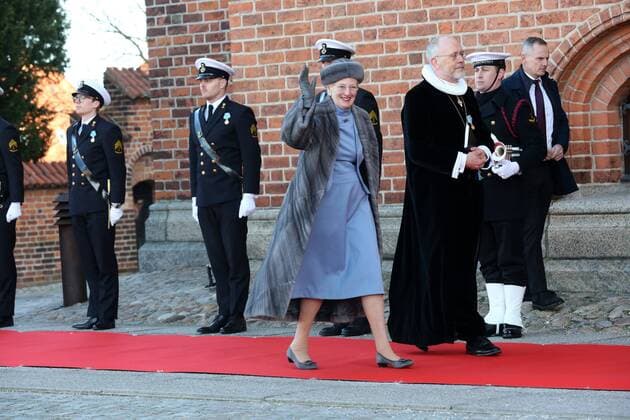 Bilder des Jahres 2022, Entertainment 01 Januar Entertainment Themen der Woche KW02 14-01-2022 Roskilde Queen Margrethe visiting the grave of late Danish King Frederick IX of Denmark, outside the Roskilde cathedral on the day of the Danish Queen her 50th regents anniversary, in Roskilde, Denmark. Â  Copyright: xPPEx