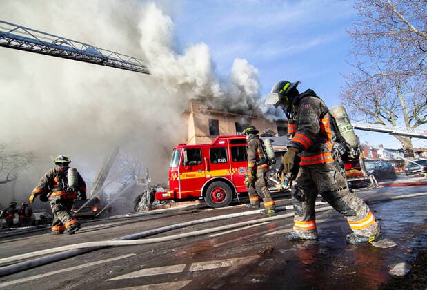 (220115) -- TORONTO, Jan. 15, 2022 -- Firefighters work to extinguish a fire burning at an apartment building in Toronto, Canada, on Jan. 15, 2022. Eleven people were rescued, among whom four were taken to hospital following a four-alarm fire at a low-rise apartment building in Toronto on Saturday morning, according to local media. (Photo by Xinhua) CANADA-TORONTO-APARTMENT BUILDING-FIRE ZouxZheng 