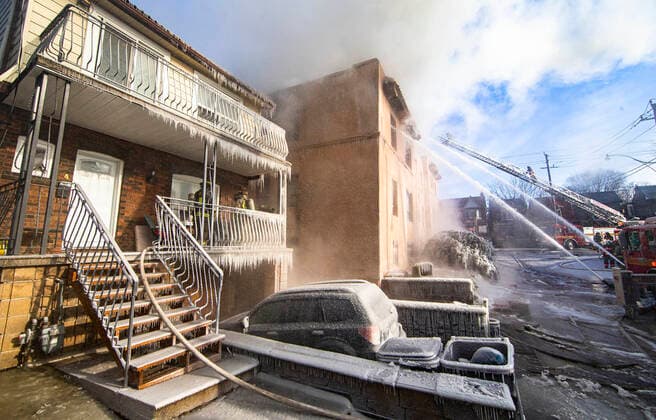 (220115) -- TORONTO, Jan. 15, 2022 -- Firefighters work to extinguish a fire burning at an apartment building in Toronto, Canada, on Jan. 15, 2022. Eleven people were rescued, among whom four were taken to hospital following a four-alarm fire at a low-rise apartment building in Toronto on Saturday morning, according to local media. (Photo by Xinhua) CANADA-TORONTO-APARTMENT BUILDING-FIRE ZouxZheng 