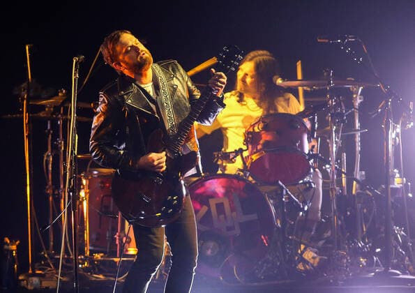 January 15, 2022, Inglewood, CA, USA: INGLEWOOD, CALIFORNIA - JANUARY 15: (L-R) Caleb Followill and Nathan Followill of Kings Of Leon perform onstage during iHeartRadio ALTer EGO presented by Capital One at The Forum on January 15, 2022 in Inglewood, California. Inglewood USA - ZUMAs181 20220115_zea_s181_073 Copyright: xImagespacex