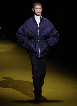Bilder des Jahres 2022, Entertainment 01 Januar Entertainment Themen der Woche KW02 Entertainment Bilder des Tages January 16, 2021, MILAN, ITALY: A model presents a creation by Italian brand Prada during the Milano Fashion Week Men s, in Milan, Italy, 16 January 2022. The Fall-Winter 2020-21 men s collections are presented at the Milano Moda Uomo from 14 to 18 January. .ANSA MATTEO BAZZI. MILAN ITALY - ZUMAa110 20210116_zaf_a110_005 Copyright: xMatteoxBazzix