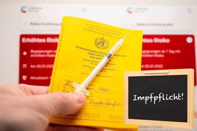Stock- und Symbolbilder I 18.01.2022 Für eine Impfpflicht in Deutschland und Europa. Impfpflicht ist wichtig. Impfpflicht für Pflegeberufe und Beamte, Pflegeberuf Impfpflicht für alle. Recht auf körperliche Unversehrtheit. Verstoß gegen das Grundgesetz. Artikel 3 - Recht auf Unversehrtheit. Artikel 3 des Grundgesetzes. Jeder Mensch hat das Recht auf körperliche und geistige Unversehrtheit. Ja zur Impfpflicht, Pro-Impfpflicht Hamburg Studio Hamburg Deutschland Copyright: xLobeca FelixxSchlikisx