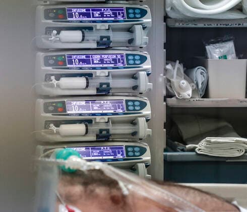 January 18, 2022, Rome, Italy: Health workers wearing overalls and protective masks in the Covid intensive care unit of the Policlinico di Tor Vergata, in Rome, Italy, 18 January 2022. ANSA GIUSEPPE LAMI Rome Italy - ZUMAa110 20220118_zaf_a110_061 Copyright: xGiuseppexLamix