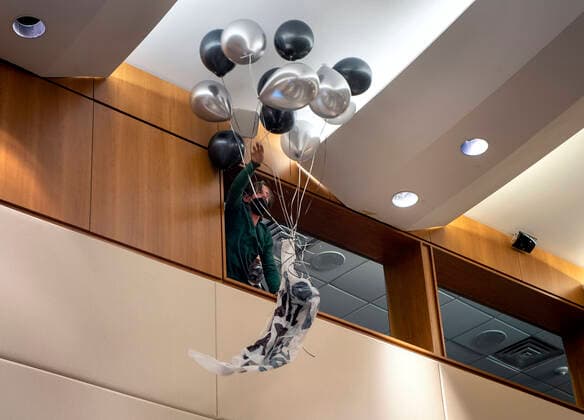 January 18, 2022, USA: A man with a group of protesters released balloons with a sign protesting against hydrogen legislation and shouts against hydrogen at the start of the Governor s state of the state speech broadcast in the House Chambers Tuesday, January 18 2022. The 2022 legislative session started at the Roundhouse at noon. YUCCA, Youth United for Climate Crisis Action claimed responsibility for the action. USA - ZUMAab1_ 20220118_zaf_ab1_003 Copyright: xEddiexMoorex