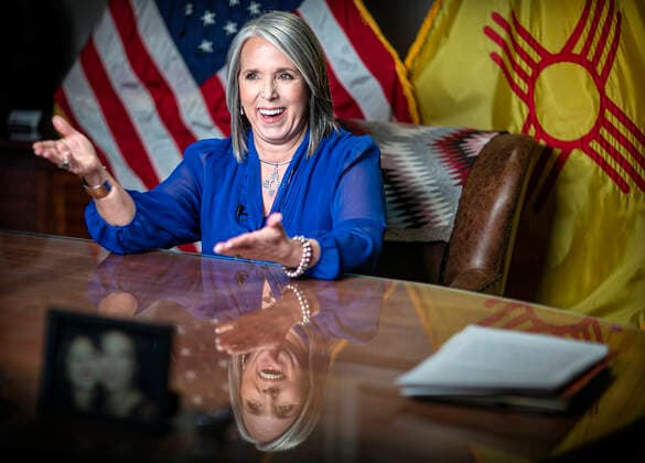 News Bilder des Tages January 18, 2022, Santa Fe, New Mexico, USA: Governor Michelle Lujan Grisham reacts after delivering the State of the State address during the 56th legislative session on Tuesday, January 18, 2022. Santa Fe USA - ZUMAab1_ 20220118_zaf_ab1_009 Copyright: xJimxWeberx