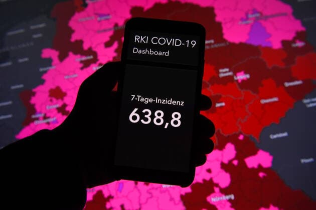 Coronavirus in Deutschland - Covid-19-Dashboard des Robert Koch-Institut 20.01.2022, Robert Koch-Institut: 7-Tage-Inzidenz 638,8. 7-Tage-Fallzahl 531.169. COVID-19-Fälle 8.320.386. Zugang um 133.536 gegenüber dem Vortag. COVID-19-Todesfälle 116.315. Zugang um 234 gegenüber dem Vortag. xHDx