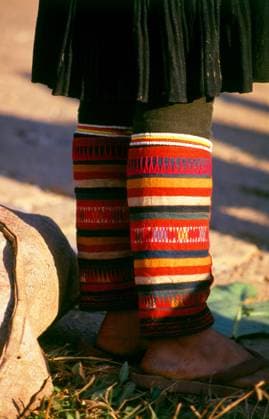IMAGO Cultures of the world, Akha Volk in Laos The Akha are a hill tribe of subsistence farmers known for their artistry. The ethnic group may have originated in Mongolia around 1500 years ago. Most of the remaining Akha people are now distributed in small villages among the mountains of China, Laos, Myanmar (Burma), and northern Thailand, where they are one of the six main hill tribes.<br ><br > The Akha began arriving in Thailand in the early twentieth century and continue to immigrate, with some 80,000 now living in Thailand s northern provinces of Chiang Rai and Chiang Mai at high altitudes. They speak Akha, a language in the Loloish (Yi) branch of the Tibeto-Burman family. CPAxMediaxCo.xLtd. 1060_11_cpa0029218