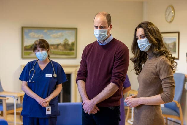 . 20 01 2022. Clitheroe, United Kingdom. Prince William and Kate Middleton , the Duke and Duchess of Cambridge, during a visit to the Clitheroe Community Hospital in Clitheroe, United Kingdom.  xPoolx xi-Imagesx IIM-23024-0005