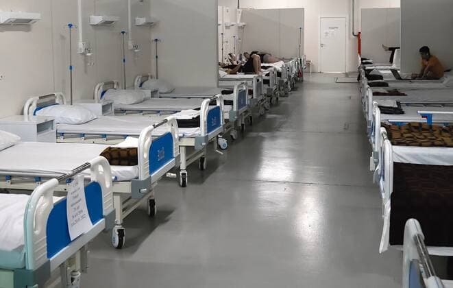 Coronavirus in Russland, Eindr?cke aus tempor?rem Krankenhaus in St. Petersburg Russia Coronavirus Treatment 6745633 20.01.2022 The view shows wards with COVID-19 patients at the hospital deployed at Lenexpo in St. Petersburg, Russia. Alexei Danichev Sputnik St. Petersburg Russia  Copyright: xAlexeixDanichevx