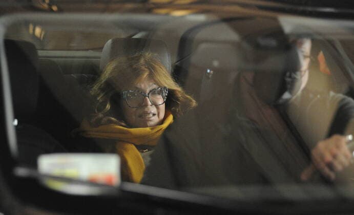 Bilder des Jahres 2022, Entertainment 01 Januar Entertainment Themen der Woche KW03 Patrizia Reggiani in Mailand unterwegs Milan, 20-01-2022 Patrizia Reggiani, 73, who in 1995 committed the murder of her husband MAURIZIO GUCCI, which is why she was sentenced to 26 years, is now a free woman. Here she arrives in the evening in the center, helped by her bodyguard driver and a caregiver who help her walk, as her extreme difficulty is evident. After having had an aperitif at COVA , the famous bar in via Montenapoleone, Patrizia Reggiani heads towards the exit and is helped to reach the car to be accompanied home. Despite the help, Patrizia Reggiani risks falling to the ground several times, but the strong arms of the two men avoid the worst. EXCLUSIVE SERVICE-  Copyright: xMimmoxCarriero-x xIPAx xMIMMOxCARRIERO-EXCLx