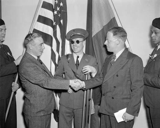 The Abraham Lincoln Brigade was a group of volunteers from the United States who served in the Spanish Civil War as soldiers, technicians, medical personnel and aviators fighting for Spanish Republican forces as part of the International Brigades, against the Fascist forces of Francisco Franco and the Spanish Nationalists.<br ><br > Of the approximately 2,800 American volunteers, between 750 and 800 were killed in action or died of wounds or sickness. Supplier:xCPAxMediaxCo.xLtd. 1060_05_cpa0026519