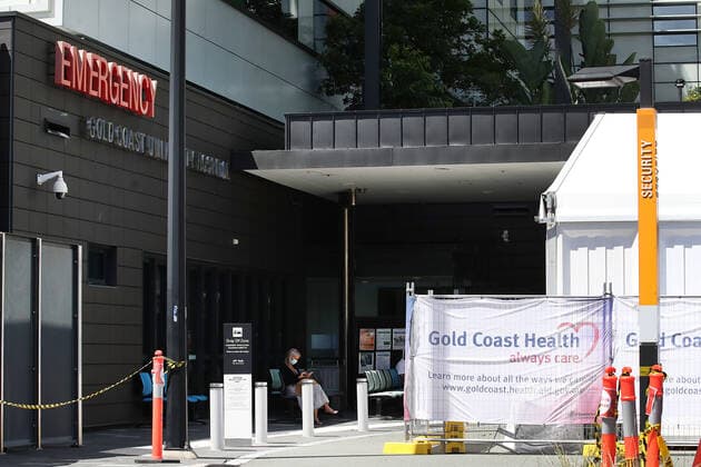 QLD COVID19 HOSPITALS TENTS, COVID-19 treatment tents are seen at The Gold Coast University hospital, Southport Friday, January 21, 2022. Tents are going up at hospitals in Queensland to keep up with the strain on the health system. ( NO ARCHIVING, EDITORIAL USE ONLY, NO USE IN BOOKS WITHOUT CONSENT BRISBANE QLD AUSTRALIA  Copyright: xJONOxSEARLEx 20220121001615357014